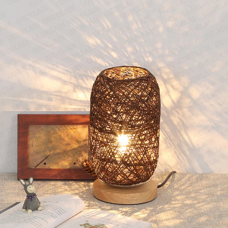 Lampe en Bois et Ficelle de Rotin Créative