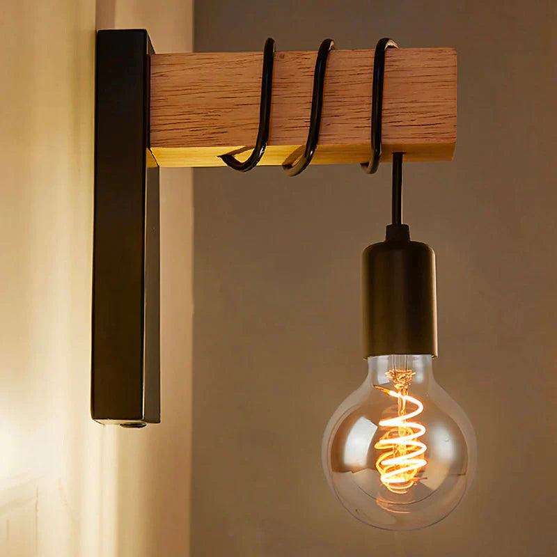 Minimalistische Wandlampe aus Holz