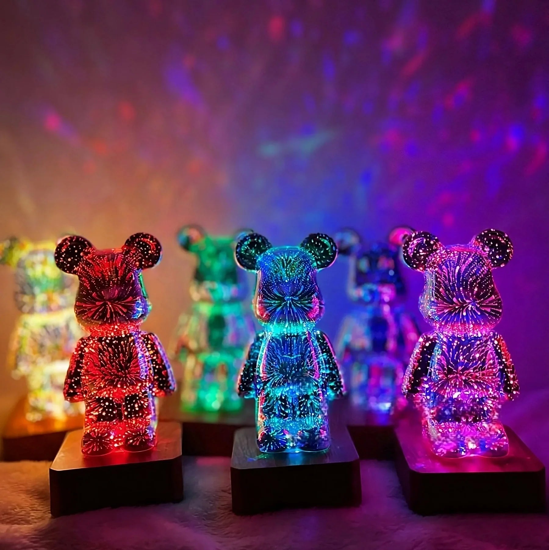 Design créatif de lampe ours 3D avec illumination de feux d'artifice multicolores.