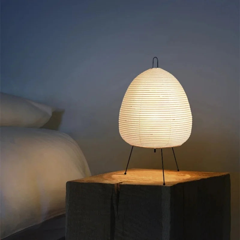 Lampe de chevet en papier de riz avec design minimaliste japonais et cadre noir